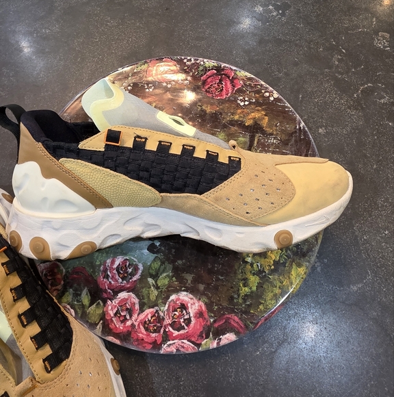 Nike Men's THEIOTH Tan and Black Sneakers - Picture 5 of 17